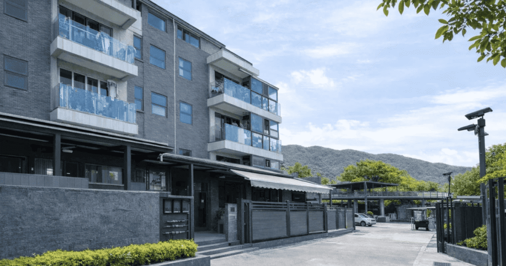Exterior view of 漾逸峰, a low-rise residential estate in Yuen Long, featured in an article about rental suitability, renovated unit inspection, and pre-tenancy tips.